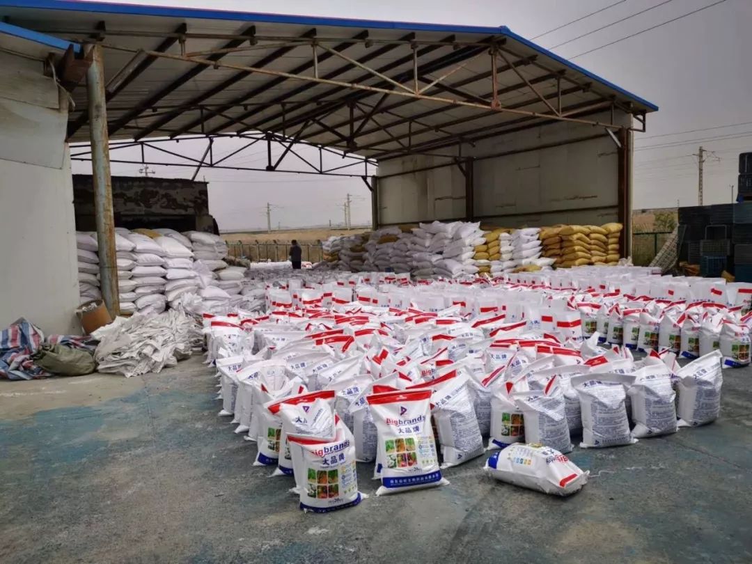 生產(chǎn)假冒“云天化”化肥，每噸低于正品400元賣給農(nóng)戶？窩點(diǎn)被搗毀，人員被抓！